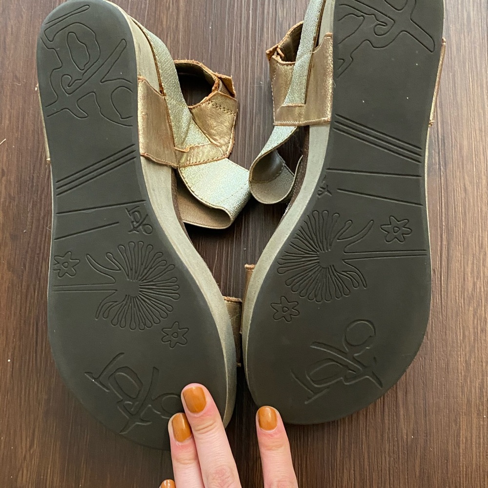 OTBT size 7.5 - Picture 2 of 2